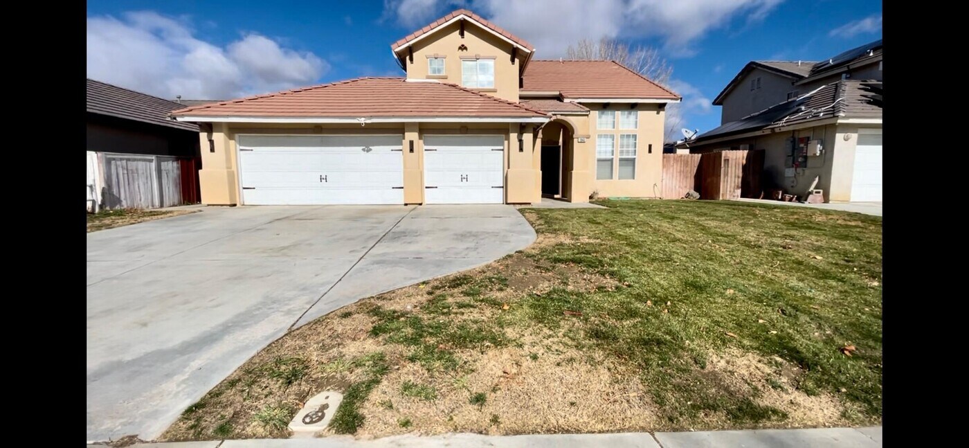 2643 Summerchase Ave in Rosamond, CA - Building Photo