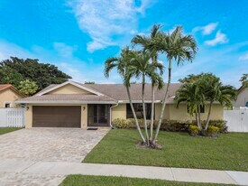 19508 Hampton Dr in Boca Raton, FL - Building Photo