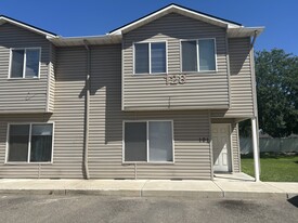 128 Hunter Ct, Unit 103 Apartments