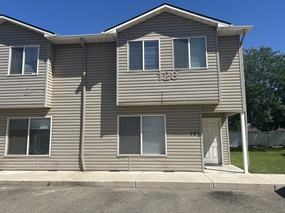 128 Hunter Ct, Unit 103 in Nampa, ID - Foto de edificio