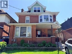 220 Maplewood Ave in Hamilton, ON - Building Photo