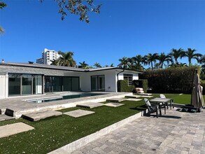 2062 NE 121st Rd in North Miami, FL - Building Photo - Building Photo