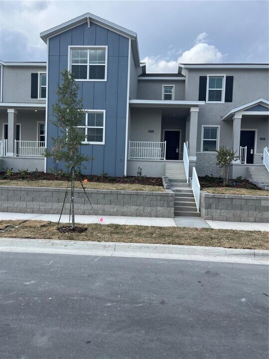 2035 Stake Out Wy in Apopka, FL - Building Photo