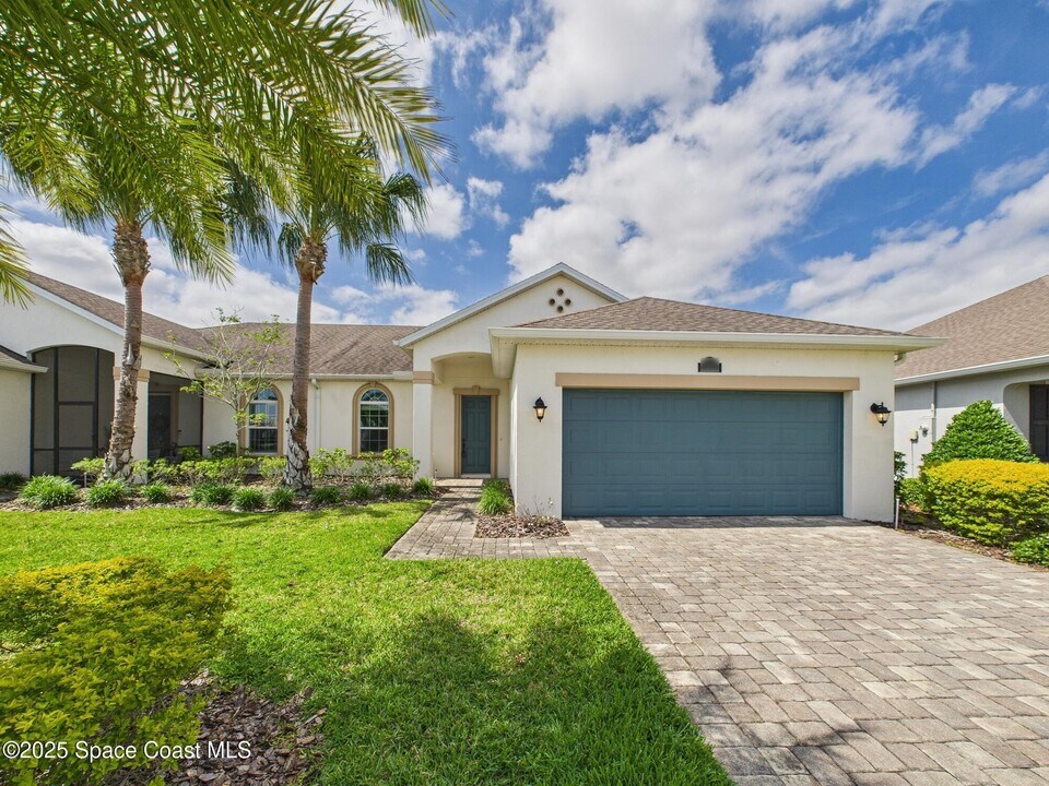 2703 Trasona Dr in Melbourne, FL - Building Photo