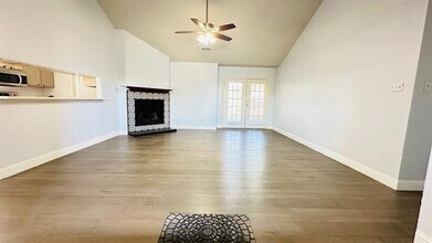 813 Sandhurst Dr in Plano, TX - Building Photo - Building Photo