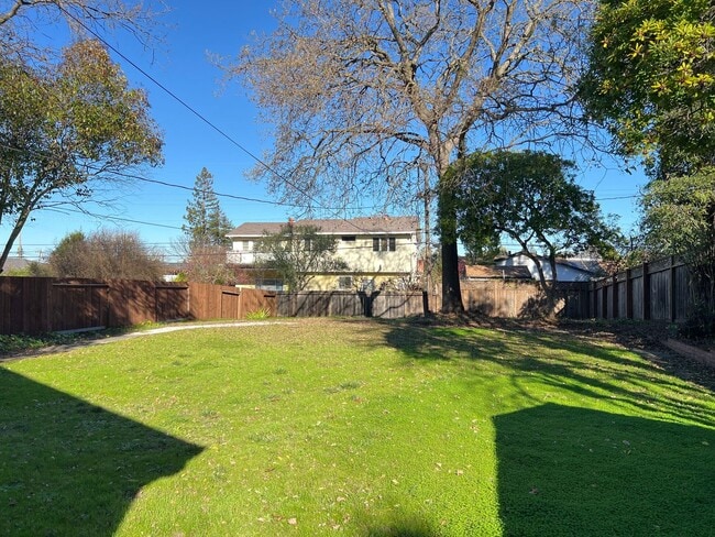 1233 Connecticut Dr in Redwood City, CA - Building Photo - Building Photo