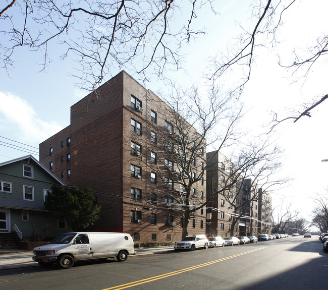 88-04 63rd Dr in Rego Park, NY - Building Photo - Building Photo