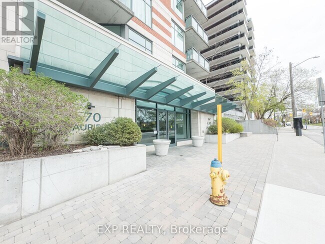 570-1570 Laurier Ave W in Ottawa, ON - Building Photo - Building Photo