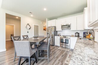 9 Drywood Ln in Huntsville, TX - Foto de edificio - Building Photo