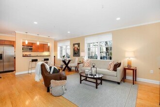 2 Russell St in Cambridge, MA - Building Photo - Building Photo