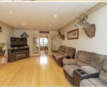 property at 407 N 1st St