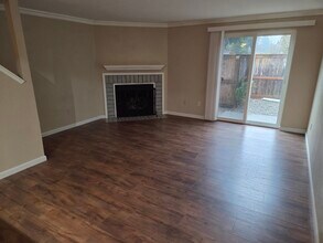 220 Israel Rd SW, Unit G8 in Tumwater, WA - Foto de edificio - Building Photo