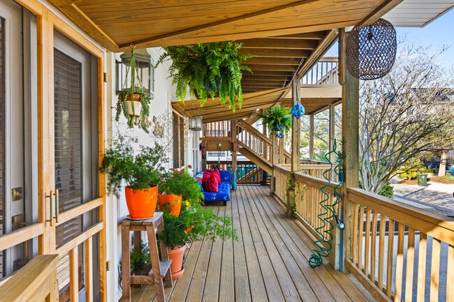 511 Channel Dr N, Unit Boho Beach Hideaway Unit in Wrightsville Beach, NC - Building Photo - Building Photo