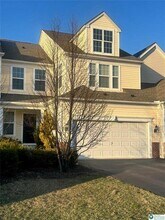 8536 Mayfair Ct in Breinigsville, PA - Building Photo - Building Photo