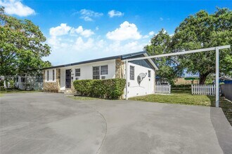 6535 NW 6th Ave in Miami, FL - Building Photo - Building Photo