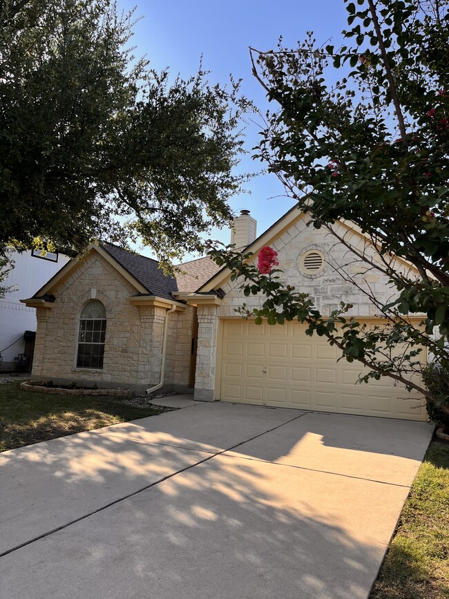 8106 Hawick Dr in Round Rock, TX - Building Photo - Building Photo