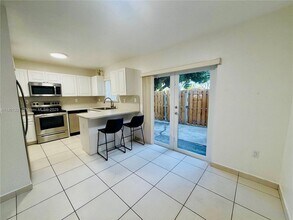 17302 NW 74th Ave in Hialeah, FL - Building Photo - Building Photo