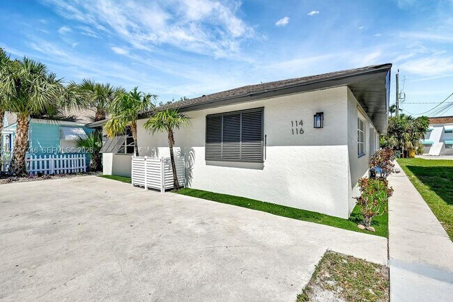 property at 114 S Lakeside Dr