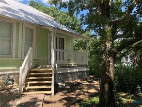 414 W San Antonio St in San Marcos, TX - Building Photo - Building Photo