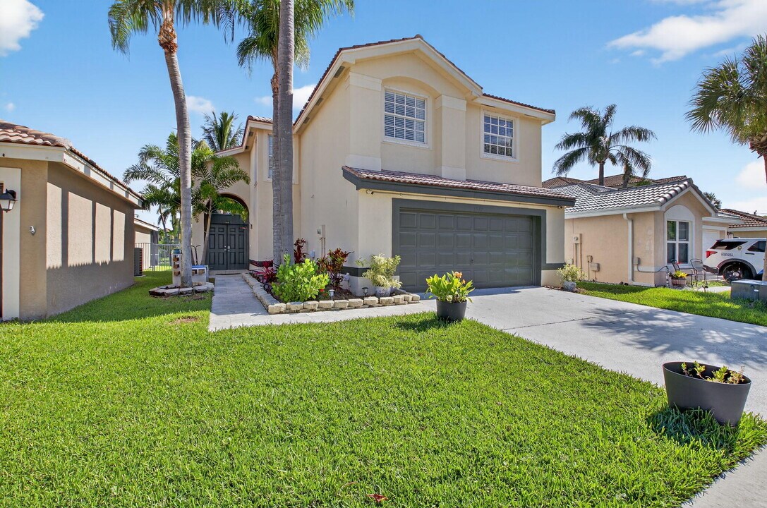 3527 Stratton Ln in Boynton Beach, FL - Foto de edificio