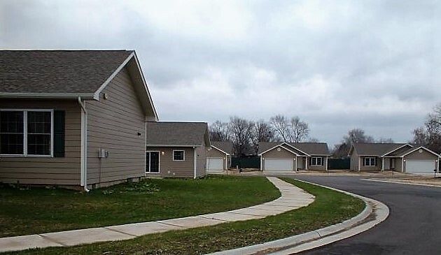 East Bank Pointe in Alorton, IL - Building Photo - Building Photo