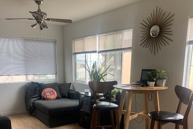 206 28th St, Unit 1 in Hermosa Beach, CA - Building Photo - Building Photo