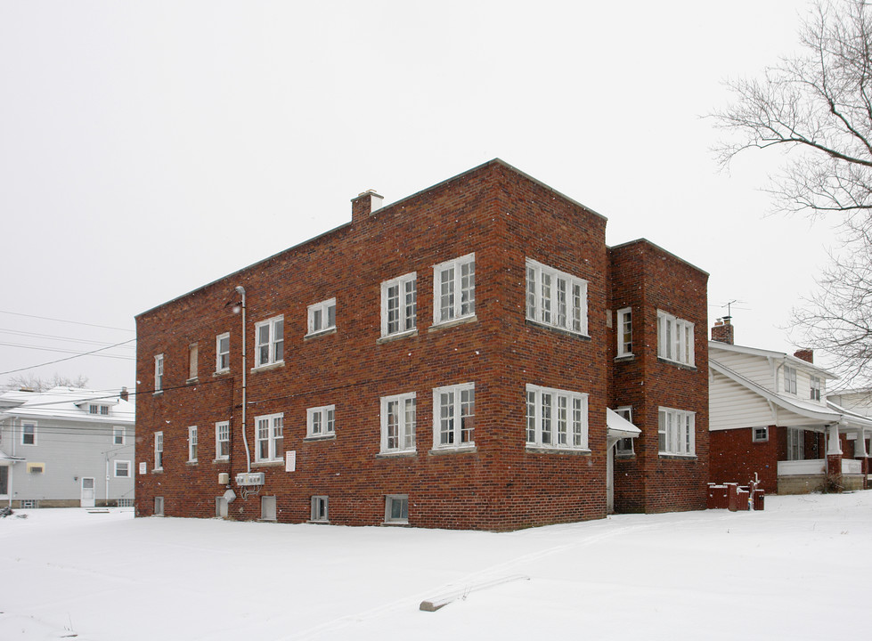 1909 Sullivant Ave in Columbus, OH - Building Photo