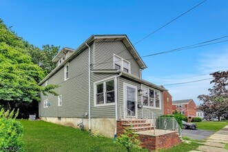 138 Bloomfield Ave in Nutley, NJ - Building Photo - Building Photo