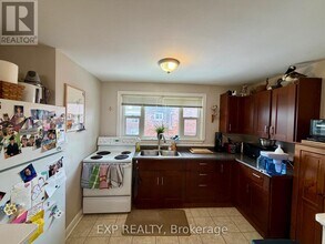 725 Melbourne Ave in Ottawa, ON - Building Photo - Building Photo