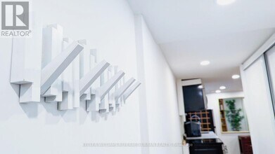 2301 Lawrence Ave W in Toronto, ON - Building Photo - Building Photo