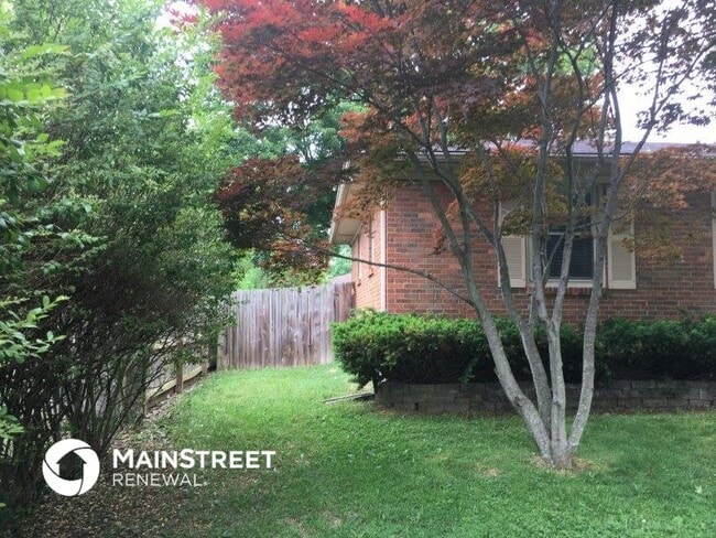 7406 Maurer Ln in Louisville, KY - Building Photo - Building Photo