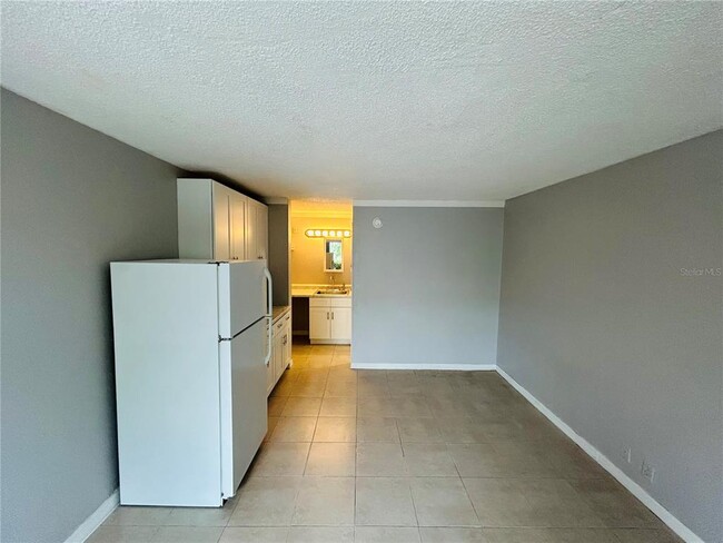7900 S Orange Blossom Trail in Orlando, FL - Building Photo - Building Photo