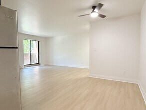 650 Cameron Ave in Windsor, ON - Foto de edificio - Building Photo