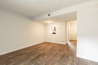 Chippenham Townhomes in Richmond, VA - Building Photo - Building Photo