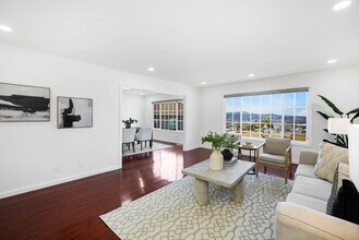 584 Hillside Blvd in Daly City, CA - Foto de edificio - Building Photo