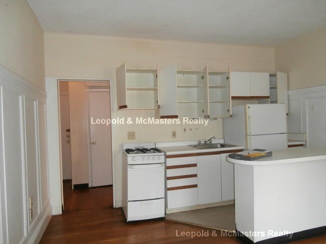 1126 Commonwealth Ave, Unit 2A