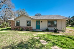 1482 Eastview Dr in Canyon Lake, TX - Building Photo