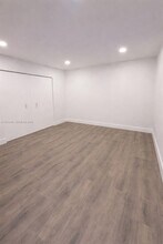 1555 W 44th Pl in Hialeah, FL - Building Photo - Building Photo