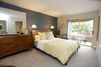 Bedroom in Tower I Model - Country Club Tower And Gardens Apartamentos in Denver, Colorado