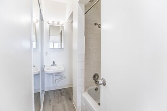 39 Sunset Ave in Venice, CA - Foto de edificio - Building Photo