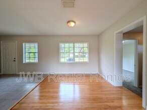 7818 Caxton Cir W in Jacksonville, FL - Building Photo - Building Photo