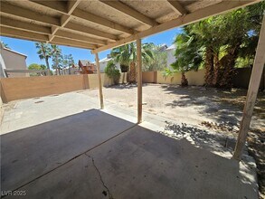7525 Hickory Hills Dr in Las Vegas, NV - Foto de edificio - Building Photo