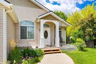 102 Buffalo Square Ct in Kalispell, MT - Building Photo - Building Photo