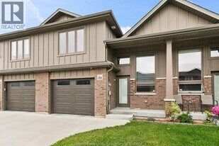 11930 Maitland Ave in Windsor, ON - Building Photo