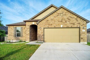 615 Dogwood St in Lockhart, TX - Building Photo