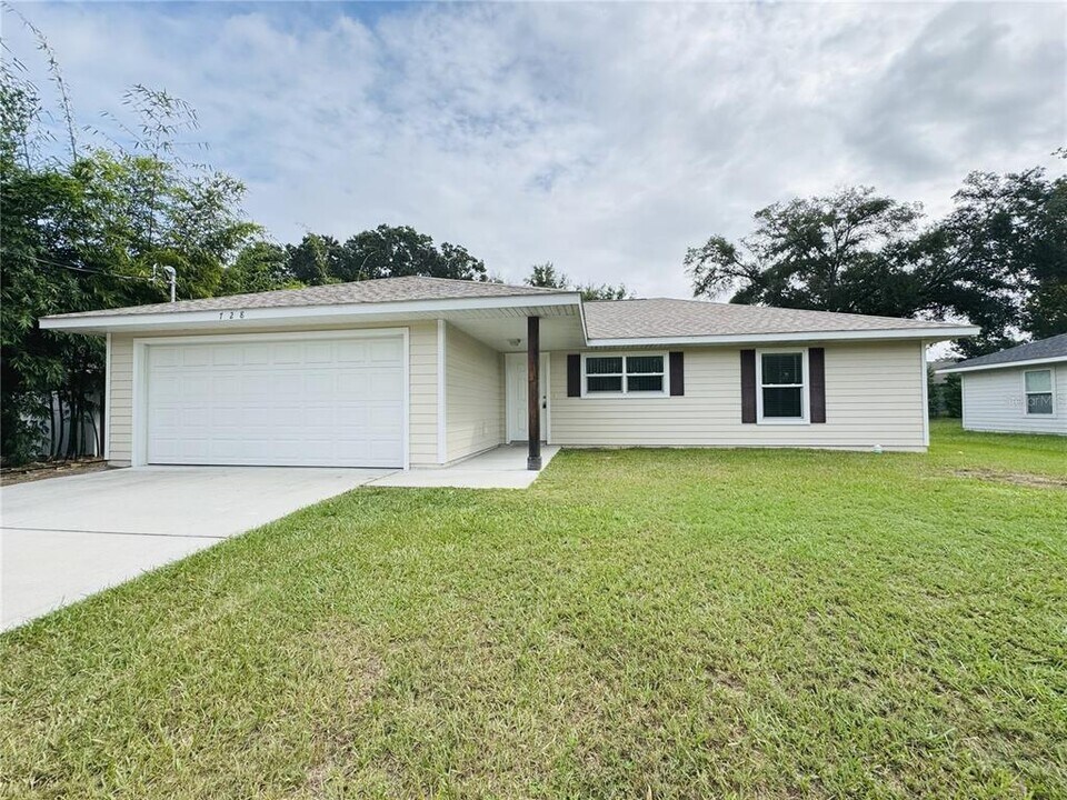 728 Old Floral City Rd in Inverness, FL - Foto de edificio