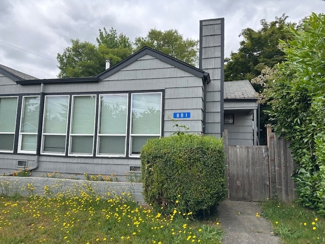 property at 881 S Summit Ave