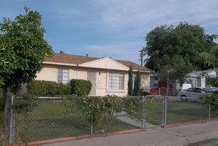 300 Griffiths St in Bakersfield, CA - Building Photo