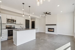 602 Creekside Ln in Marshalltown, IA - Building Photo