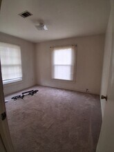 204 Holderrieth Blvd in Tomball, TX - Foto de edificio - Building Photo